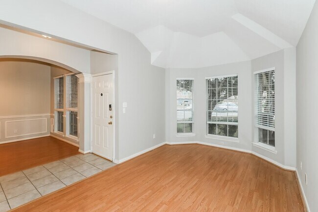 Building Photo - 607 Loggers Chase Ct