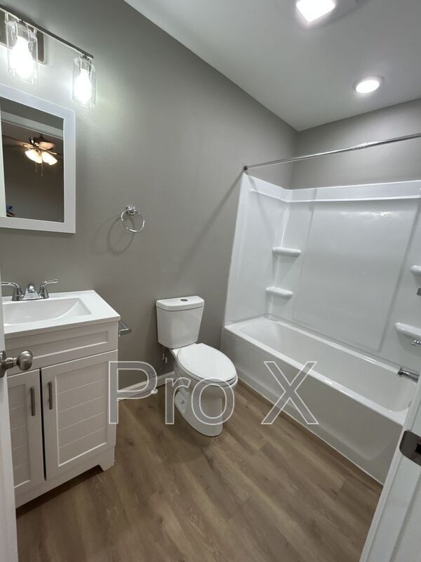 Building Photo - 714 Columbus St