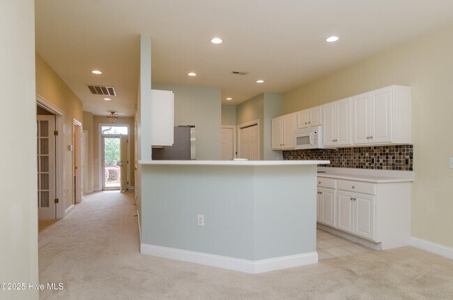 Building Photo - 204 Hilliard Ct