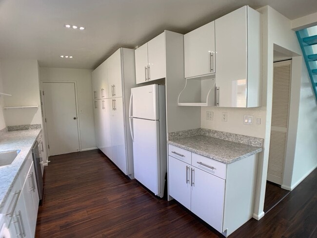 Building Photo - Mililani  - Rare 4 bedroom with upgraded kitchen/bathroom & large living/dining room