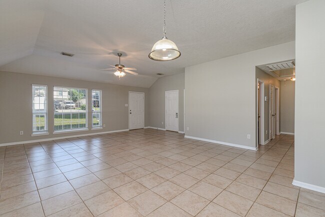 Building Photo - 5500 N Buffalo Cir