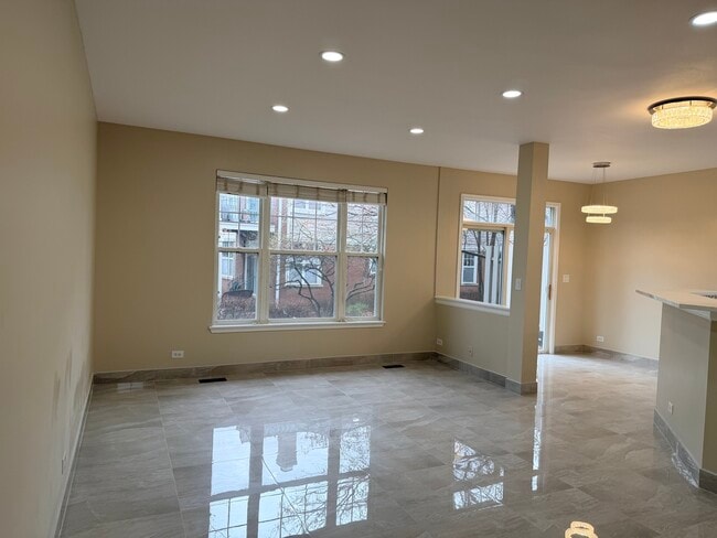 Building Photo - 431 Pine Lake Cir