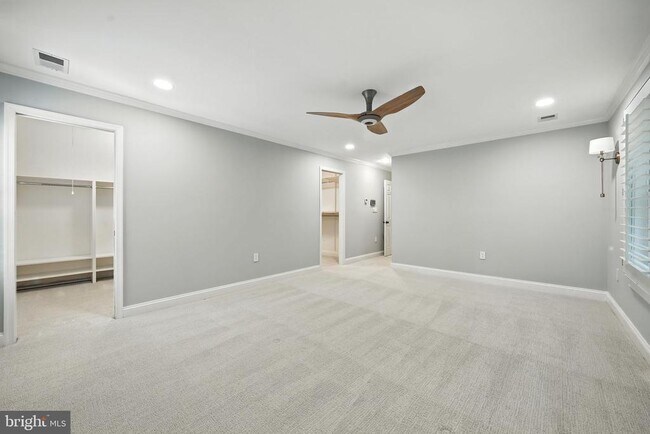Building Photo - 10198 Cedar Pond Dr