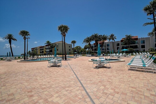 Building Photo - 865 S Gulfview Blvd