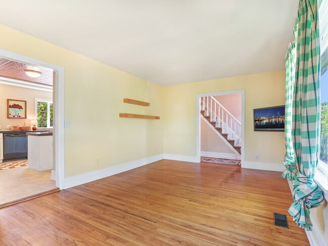 Building Photo - 9648 N Central St