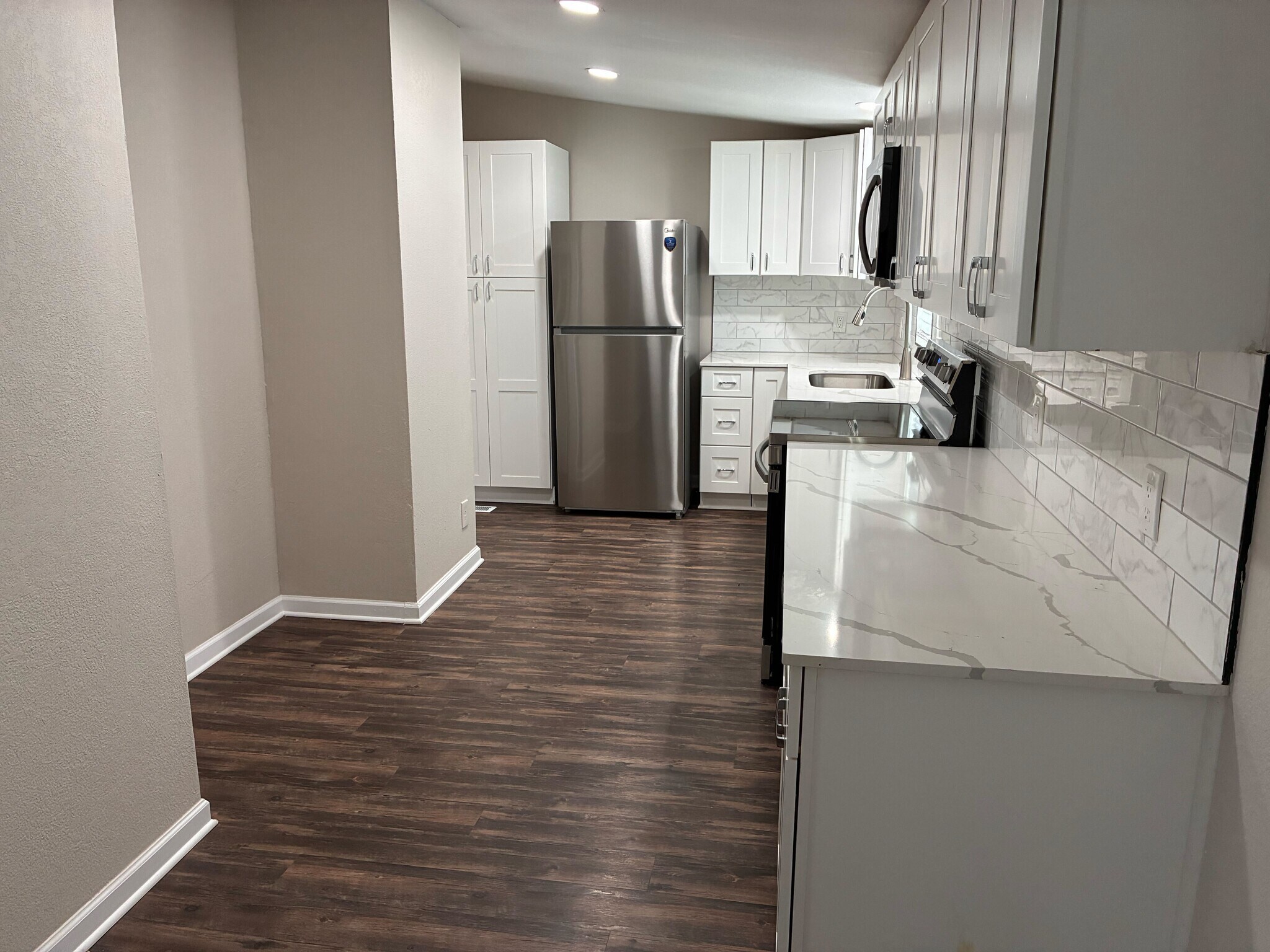 Building Photo - 1403 Darold Dr