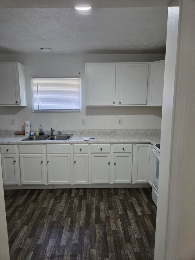 Building Photo - 1427 Lane Blvd
