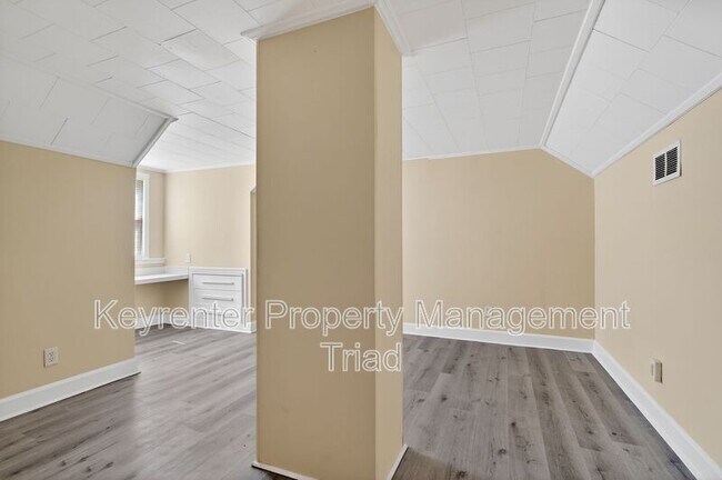 Building Photo - 506 Rocky Knoll Rd