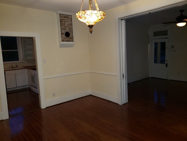 Building Photo - 820 Porter St