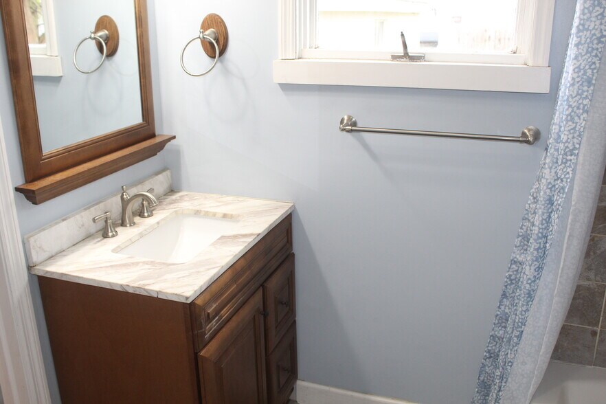 Building Photo - 621 N King St