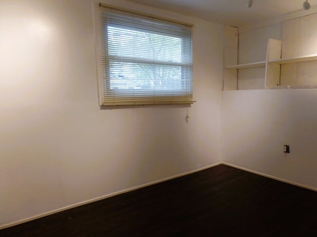 Building Photo - 5910 Bradley Ct N