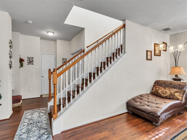 Building Photo - 5514 Gatesprings Ln