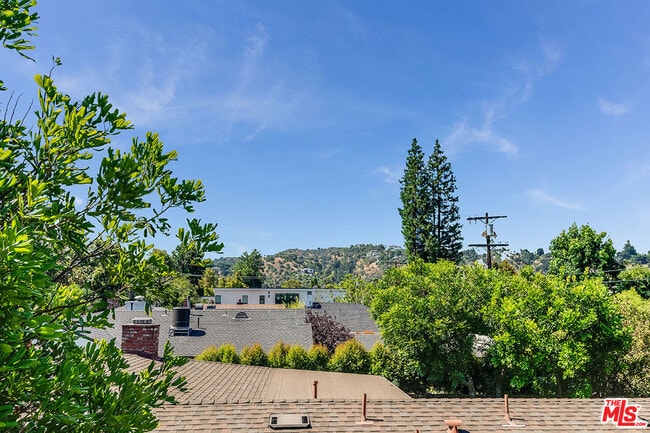 Building Photo - 4233 Shadyglade Ave