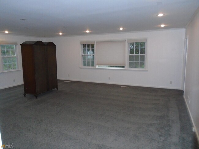 Building Photo - 1365 Scott Blvd