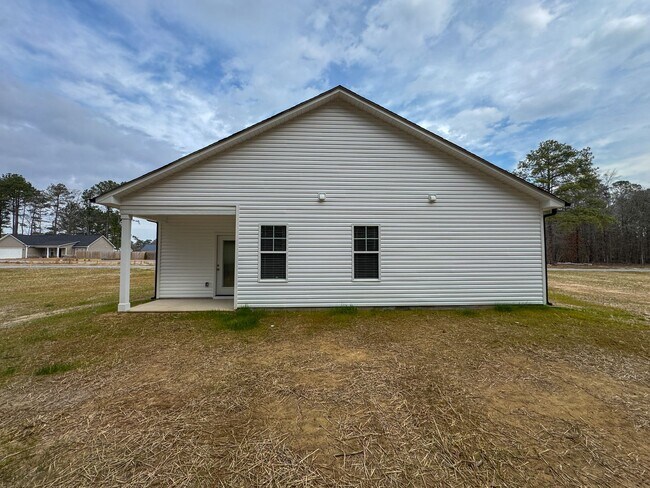 Building Photo - Beautiful 3 Bed 2 Bath Home in Raeford