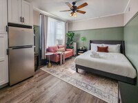 Building Photo - 2115 N Sedgwick St