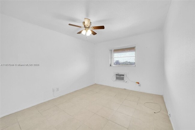 Building Photo - 1050 E Sample Rd