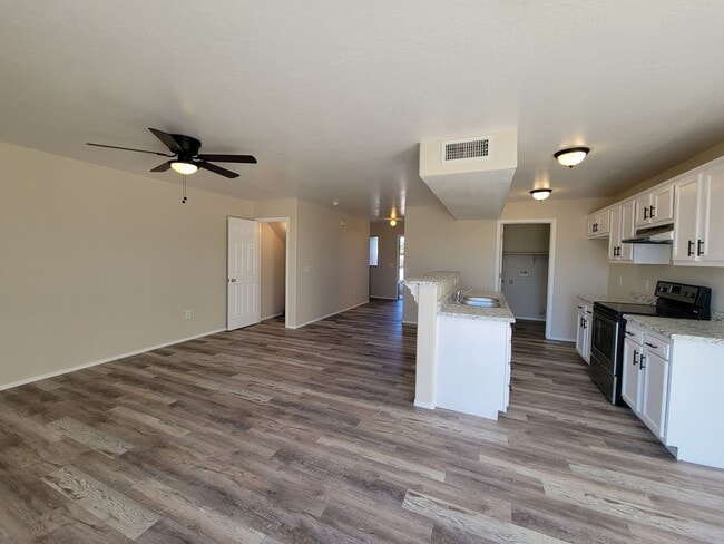 Building Photo - COMING SOON  3 BEDROOM 2 BATH 2 STORY HOME 4 PLEX END  UNIT A