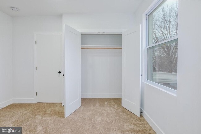 Building Photo - 745 Kenyon St NW