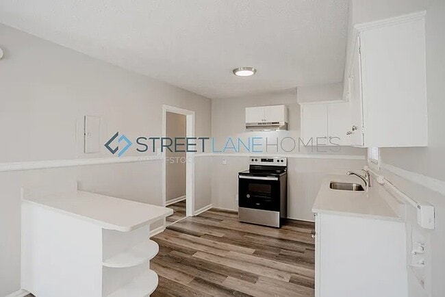 Building Photo - 4443 Sims St