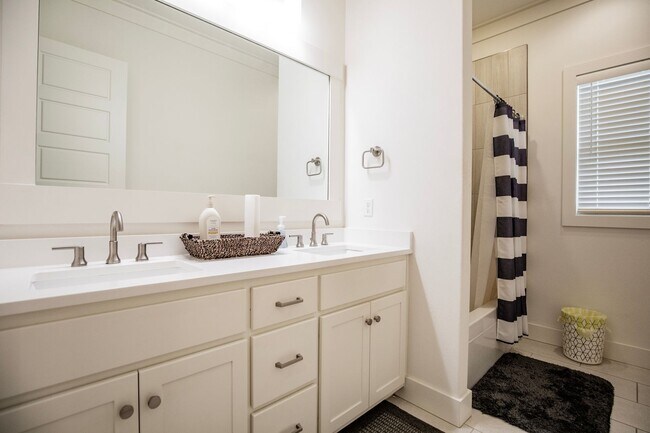 Building Photo - 8707 W Flycatcher Pl
