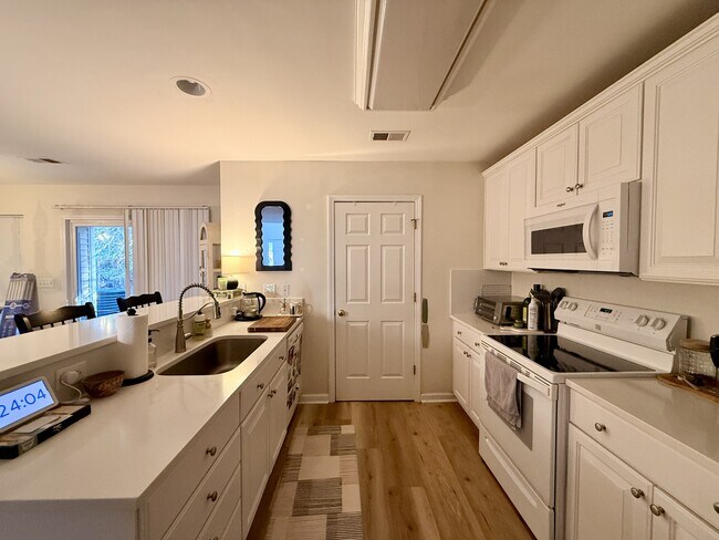 Building Photo - 1104 Harvester Cir