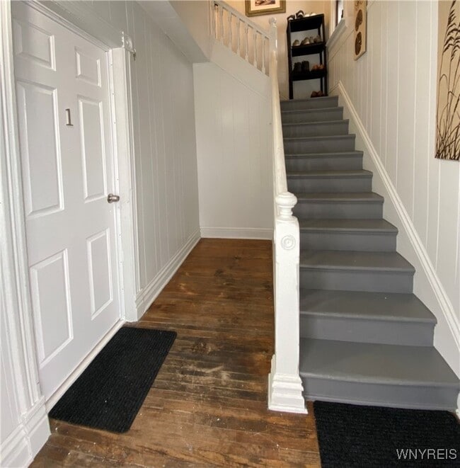 Building Photo - 244 Purdy St