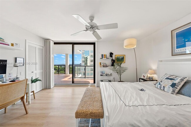 Building Photo - 2575 S Bayshore Dr