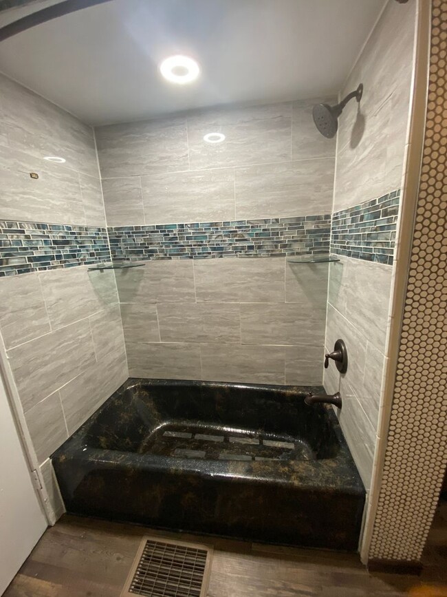 Building Photo - 2 Bedroom 1 Bath home