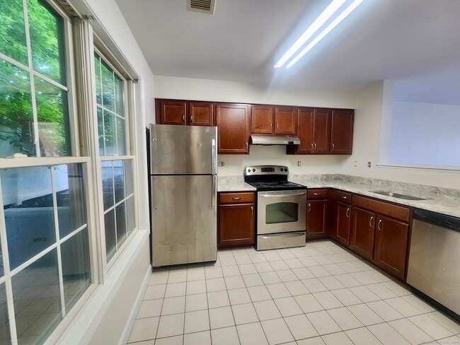 Building Photo - 49 Fairgate Dr