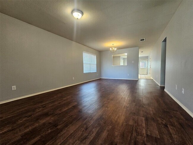 Building Photo - 201 Bluebonnet Tr
