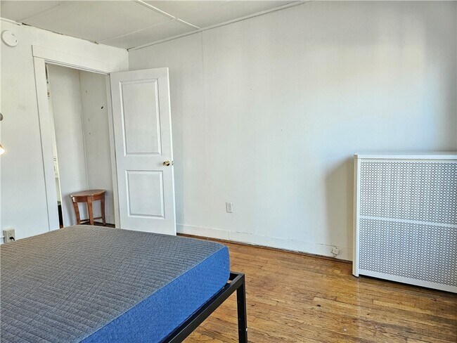 Building Photo - 607 N Cayuga St