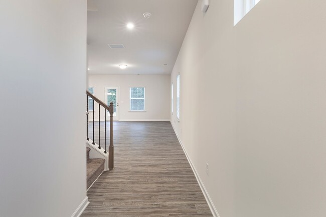 Building Photo - New Construction 3/2.5 Minutes From the He...