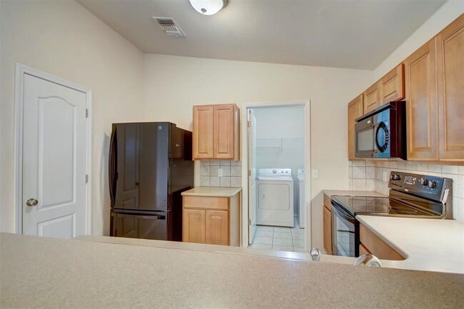 Building Photo - Amazing 3bed 2 Bath 2 Car Garage in Marble Leaf Addn Edmond OK