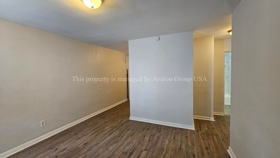 Building Photo - 604 W 18th St