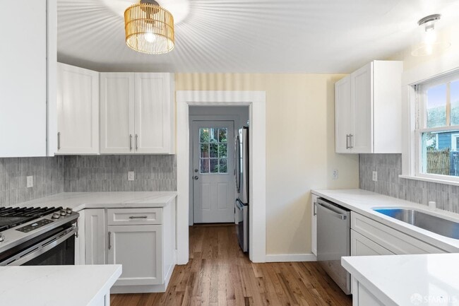 Building Photo - 689 43rd St