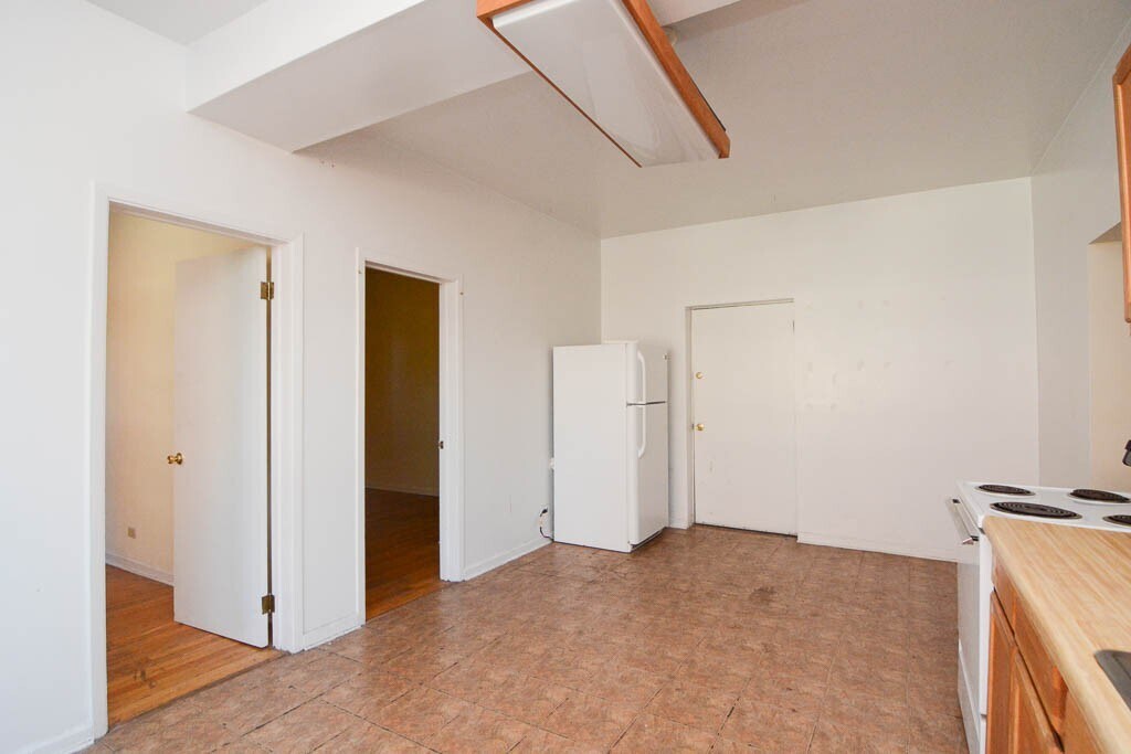 Building Photo - 3145 W Medill Ave