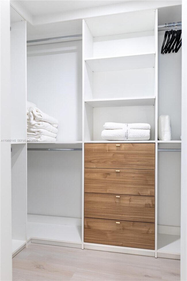 Building Photo - 1420 SW 17th St