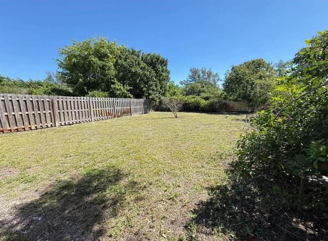 Building Photo - 3020 SE 2nd St