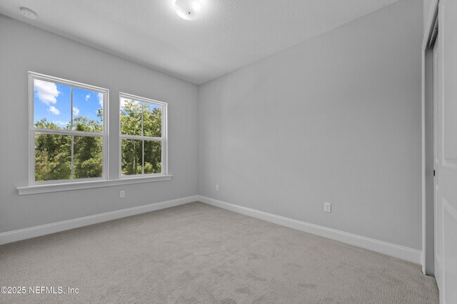 Building Photo - 27 Oak Pk Dr