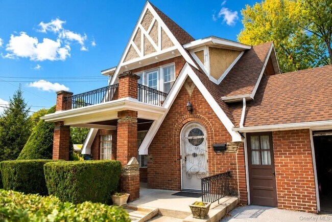 Building Photo - 153 Wisner Ave