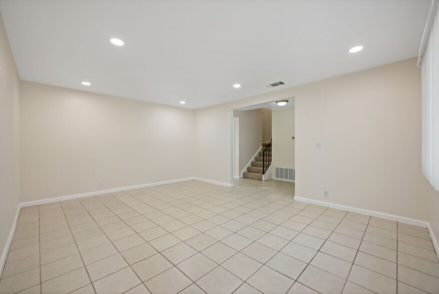 Building Photo - 490 N 5th St