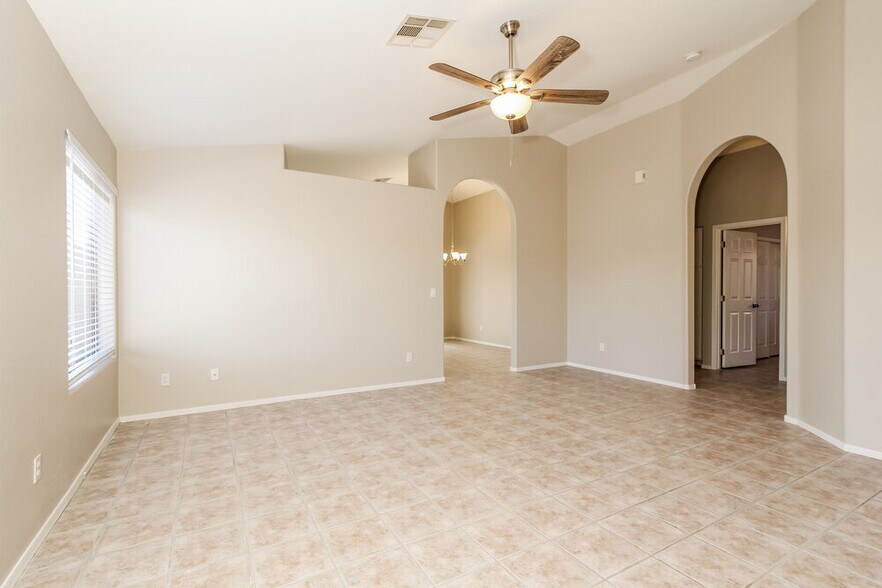 Building Photo - 306 N Wildrose
