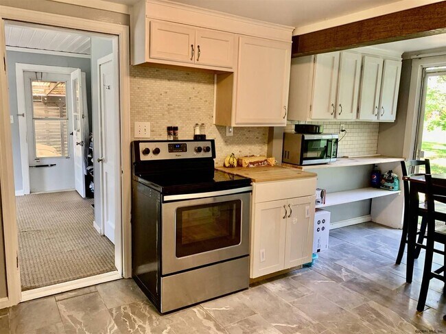 Building Photo - 934 Mohegan Rd