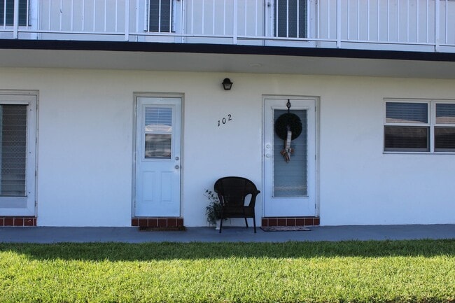 Building Photo - 1113 Lake Ter