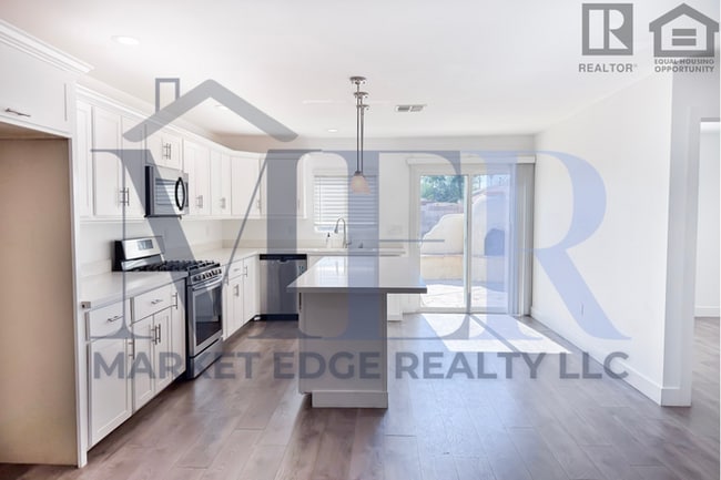 Building Photo - 5Bed/3Bath Home University/McClintock! $399 MOVE-IN SPECIAL! Ready for Immediate Move-In!