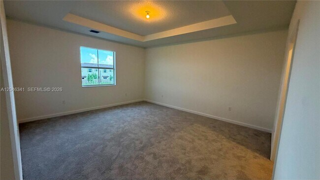 Building Photo - 2475 SE 29th Dr