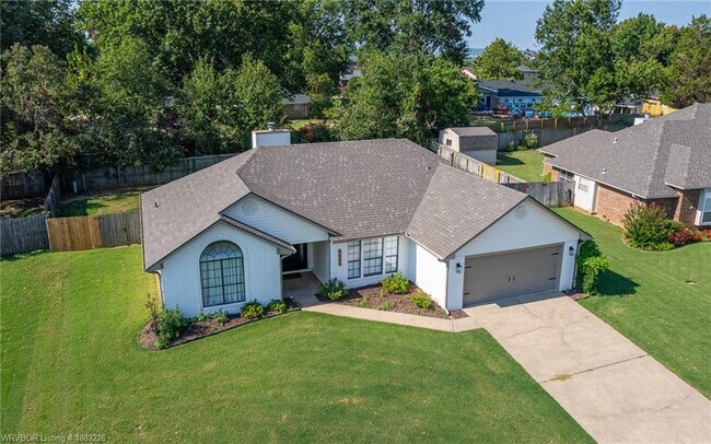 Building Photo - 8808 Skypark Dr