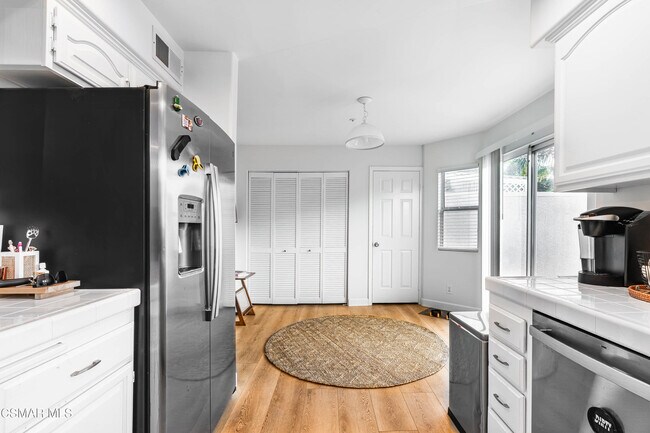 Building Photo - 279 N Skyline Dr