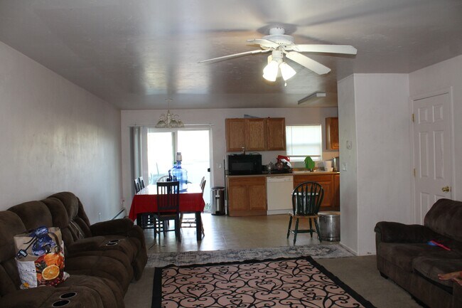 Building Photo - 2521 Meadow Cir